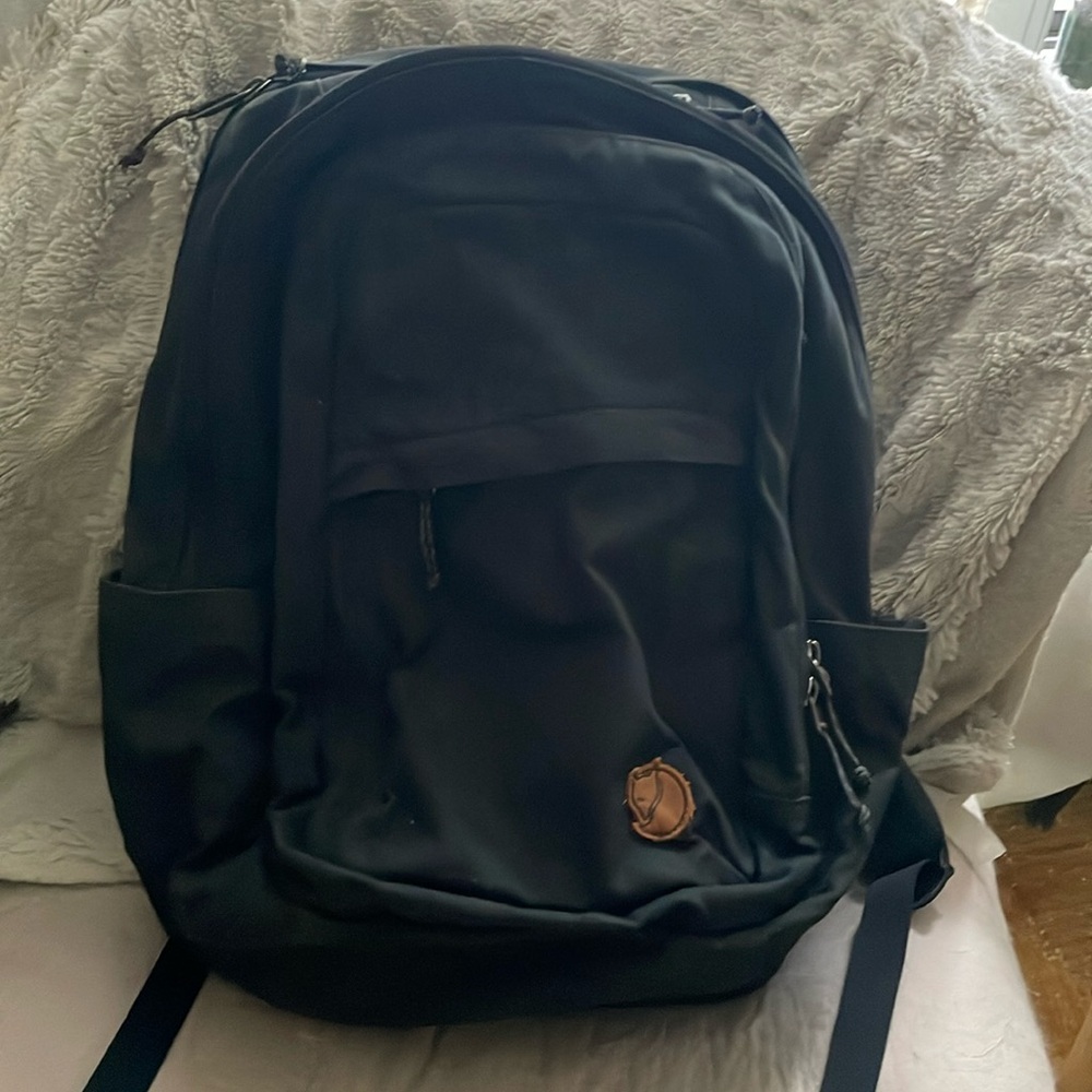 Fjalraven raven 28 backpack